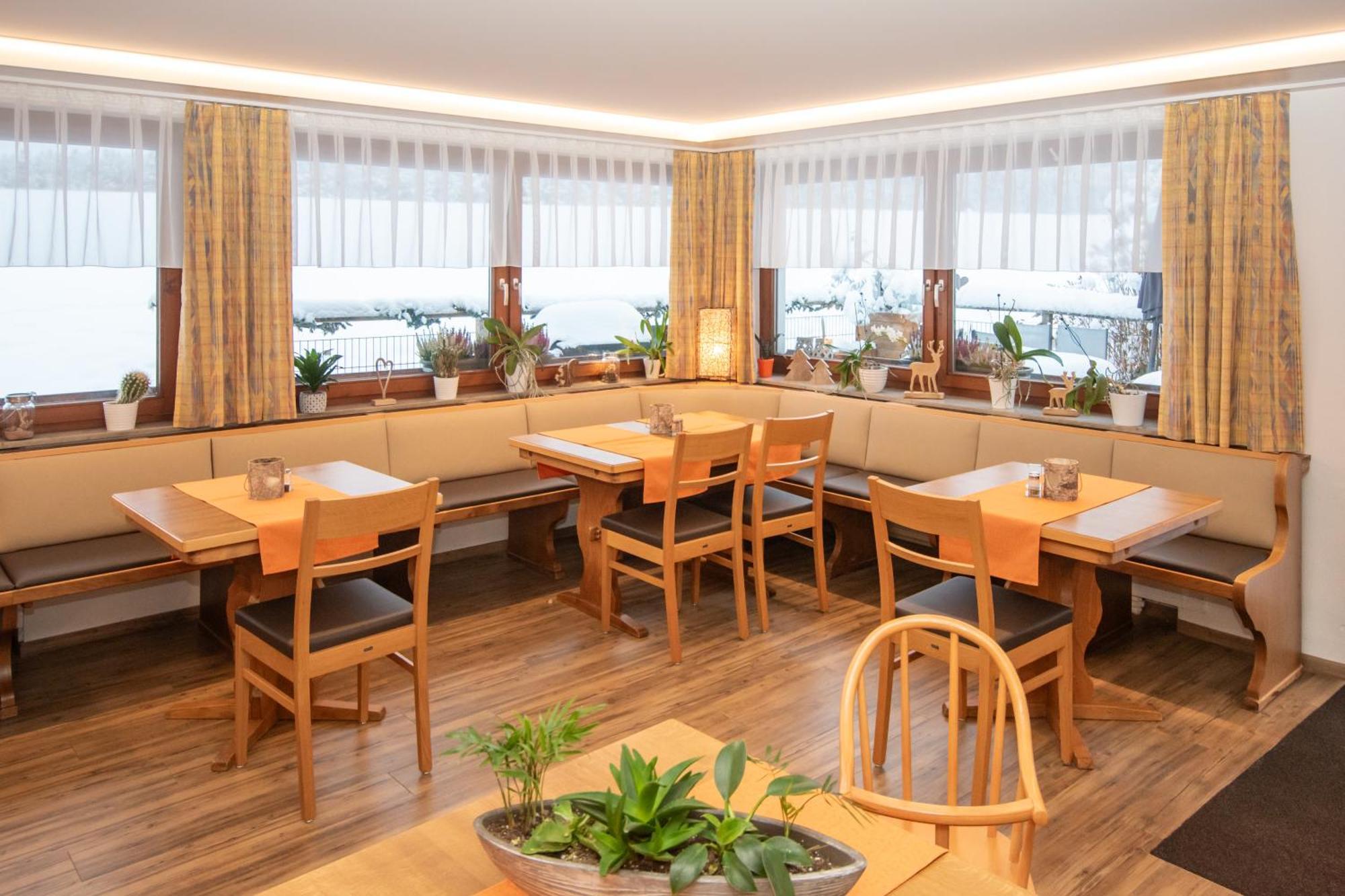 Landhotel Karin 프로이덴슈타트 외부 사진